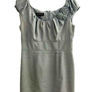 Jones New York Gray Cap Sleeve Dress with Rosette Shoulder Detail – Size 10